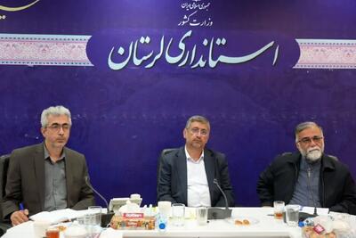فرمانداران در بین مردم  و کسبه حاضر شده و خدمات‌رسانی در درون شهر و برون شهر تداوم داشته باشد