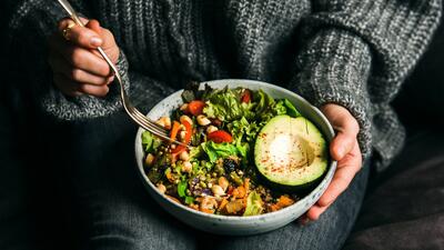 برای کاهش استرس چی بخوریم | معرفی ۷ گروه غذایی ضد استرس