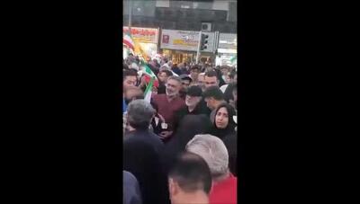 تصاویر متفاوت از سردار قاآنی پس از پایان جنگ؛ حضور مردمی با لباس غیرنظامی در جشن غرور ملی