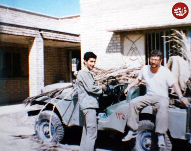 عکس/ حسن طهرانی مقدم پدر موشکی ایران ۴۴ سال پیش در حال استتار خودرو با برگ‌های نخل | اقتصاد24