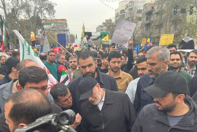 حضور سردار قاآنی، فرمانده نیروی قدس سپاه در تجمع میدان انقلاب+ فیلم