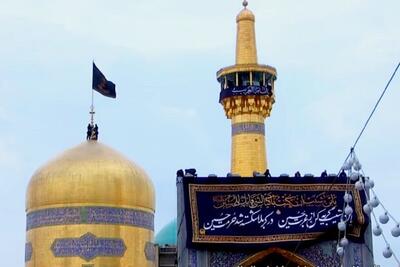 ویدئو | خادمان، سیاه‌پوشی حرم مطهر امام رضا(ع) را آغاز کردند