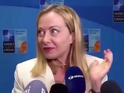 ببینید| وضعیت غیرعادی نخست وزیر ایتالیا در نشست سران کشورهای عضو ناتو در شهر لاهه