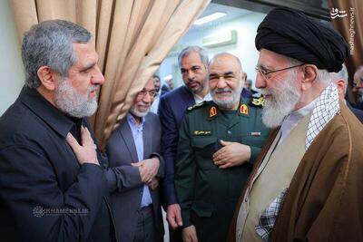 تصویری از دیدار سرلشکر پاسدار شهید ایزدی با رهبر انقلاب