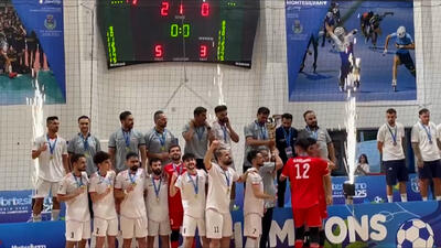 بالابردن جام قهرمانی توسط تیم ملی فوتسال ناشنوایان - پارس فوتبال