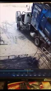 فیلم افتادن مرد به استخر روغن