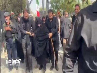 حضور مادر شهیدان محمد و حسن باقری در گلزار شهدای بهشت‌ زهرای تهران