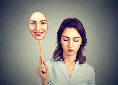 نشانه‌های ابتلا به «افسردگی خندان»
