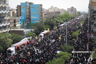فرزندان شهید سلیمانی در میان تشییع کنندگان شهدای اقتدار | تصاویر
