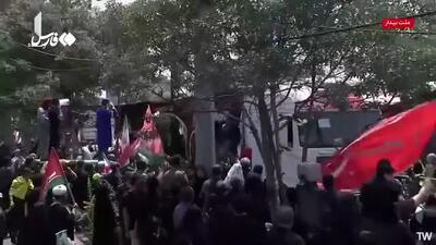 احترام نظامی دانشجویان شریف به پیکر سرداران شهید