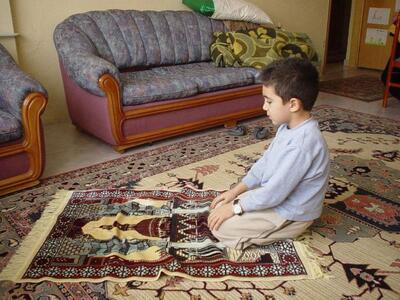 برای ترغیب فرزندمان به نمازخواندن چکاری کنیم؟ - سبک ایده آل