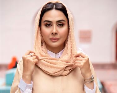 عکس سارا والیانی بازیگر نقش آسیه سریال گیلدخت در آغوش پسرش