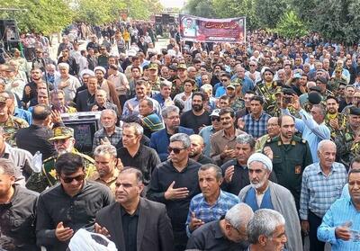 وداع باشکوه مردم ممسنی با شهید مدافع وطن/ پیکر قهرمان بر دستان امت - تسنیم