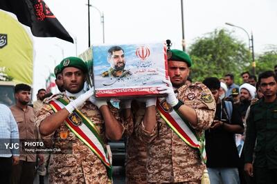 گزارش تصویری ;استقبال چشمگیر بندرعباسی‌ها از پیکر شهید آذربادگان در گلزار شهدا