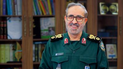 فرزند شهید شادمانی: نصف حقوق پدرم صرف نیازمندان می‌شد