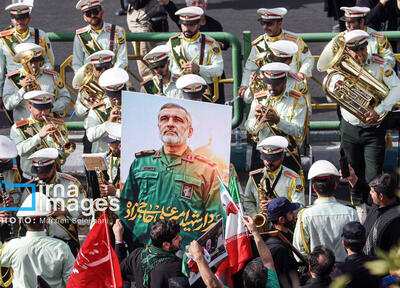 تشییع باشکوه شهدای جنگ تحمیلی ۱۲ روزه