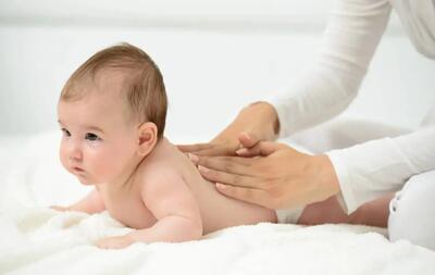 ماساژ نوزاد برای درمان زردی بچه ، یرقان ، تأثیر داره؟