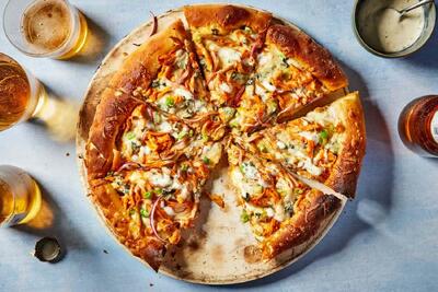 طرز تهیه پیتزا چیکن آلفردو | یکی از خوشمزه ترین پیتزاها +ویدئو