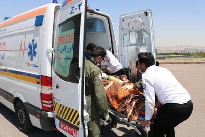 مصدوم شدن ۳۰ نفر در حادثه انحراف از مسیر اتوبوس در محور مهریز-یزد
