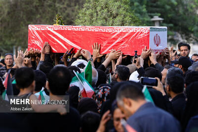 صحبت های خواهر شهید علی شادمانی از شهدای اقتدار در تشییع پیکر برادرش