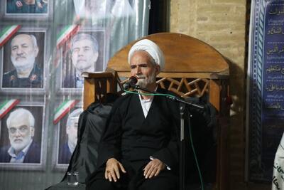 نقش مهم علمای دین، مدیران و رزمندگان در پیشبرد اهداف انقلاب