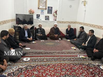 رئیس‌کل دادگستری استان سمنان با خانواده شهید سرهنگ دوم پاسدار ابوالفضل شهباز دیدار کرد
