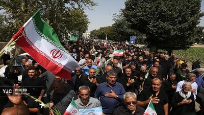 تشییع پیکر مطهر شهید رمضانعلی چوبداری در شهرستان چهارباغ کرج