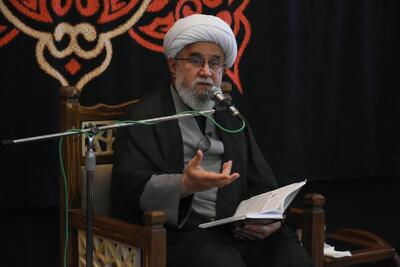 عاشورا به ما درس ایستادگی و مقاومت در برابر ناحق را می‌آموزد