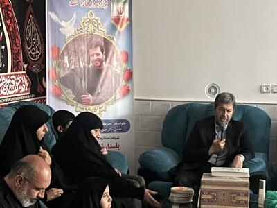 دیدار استاندار اصفهان با خانواده شهید حملات اخیر رژیم صهیونیستی در آران‌وبیدگل