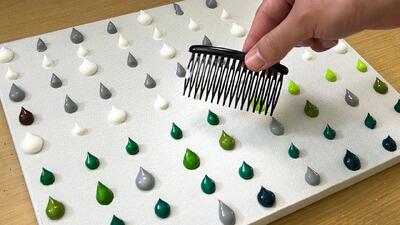 نقاشی یک جنگل افسانه ای در باران با یک شانه / نقاشی اکریلیک برای مبتدیان