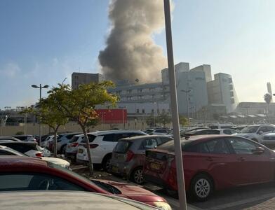 رادیو ارتش اسرائیل: ایران بزرگترین موج موشک‌ها را در ۴۸ ساعت اخیر شلیک کرد، شامل ۲۰ تا ۳۰ موشک / الحدث: ۷ نقطه در اسرائیل مورد اصابت قرار گرفت / کانال ۱۲ اسرائیل: یک موشک به ساختمانی در مرکز تل آویو برخورد کرد و باعث ویرانی گسترده شد / الحدث: ۳۰ نفر زخمی شدند / پلیس تل آویو: یک برج هدف موشک قرار گرفت و به ساختمان‌های مجاور آسیب رساند / الجزیره: ایران ساختمان بورس اسرائیل در شرق تل‌آویو را هدف قرار داد