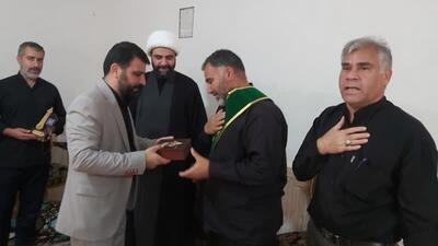 خادم و چایی ریز هیئت سینه‌زنی اباعبدالله الحسین (ع) خرم‌آباد تکریم شد
