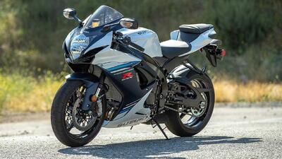 سوزوکی GSX-R600، موتورسیکلت چهار سیلندر فراموش‌شده‌ای که هنوز تولید می‌شود | مجله پدال