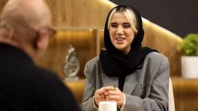 واقعا دختری که تخم‌مرغ شانسی آن‌باکس می‌کند، جذاب است!؟