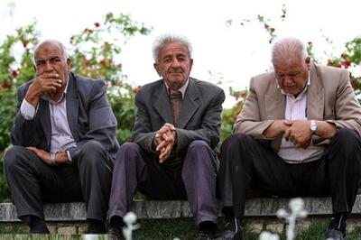 مشکل دریافت حقوق بازنشستگان بانک سپه حل نشد