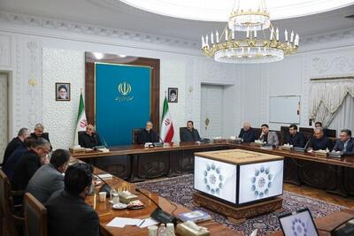 پزشکیان: با توانمندسازی اصناف، دولت را کوچک می‌کنیم!
