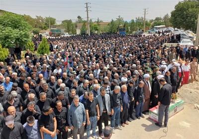 شهید حسین تک‌دهقان در روستای صالحیه نظرآباد آرام گرفت+تصویر - تسنیم