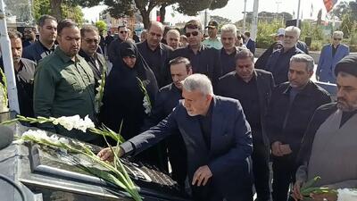وزیر میراث فرهنگی به شهدای قزوین ادای احترام کرد