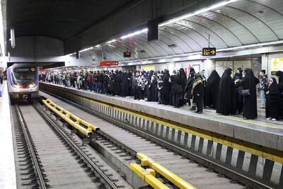 اتباع دستفروش از مترو طرد می‌شوند