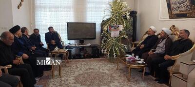 رئیس کل دادگستری استان زنجان با حضور در منزل شهید سردار حیدری از خانواده این شهید اقتدار تجلیل کرد 