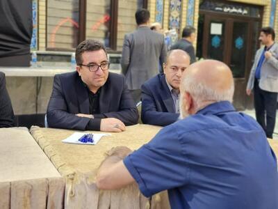 برگزاری میز خدمت رئیس سازمان ثبت اسناد و املاک کشور در آستان مقدس امامزاده صالح (ع) / اهدای سند مالکیت یکپارچه آستان