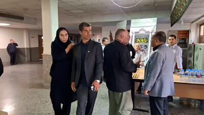 هادی ساعی وارد مراسم شد - پارس فوتبال
