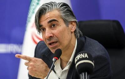 حضور وحید شمسایی در قطعه شهدا+ ویدئو