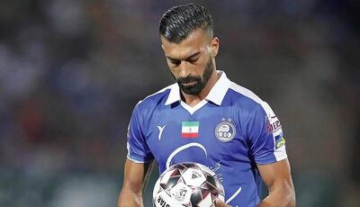 ستاره استقلال برای عقد قرارداد وارد باشگاه شد
