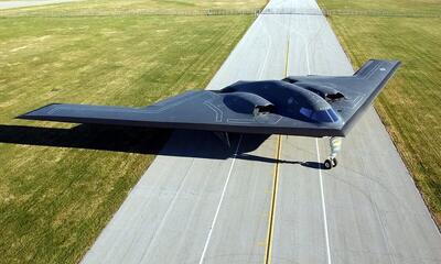 بمب افکن B-2 قادر به حمل چند بمب است؟
