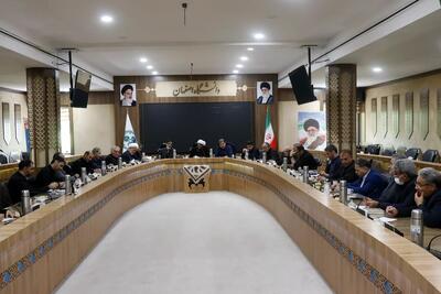 استاندار اصفهان در جلسه مجمع نمایندگان:گردشگری اصفهان نیازمند حمایت بیشتری است