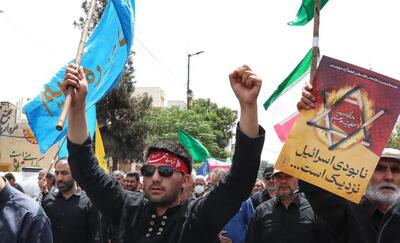 تجمع «مردمی عهد خون» در حمایت از آیت‌الله خامنه‌ای در قم + فیلم