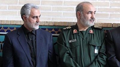 عکس / سفر به تاریخ /  «سردار سلیمانی و سردار سلامی» در عزاداری شام غریبان در حضور رهبر انقلاب؛ سال 95