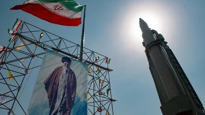 تسلیم‌ناپذیری ملت ایران از زبان امام خمینی (ره) و رهبر معظم انقلاب + فیلم
