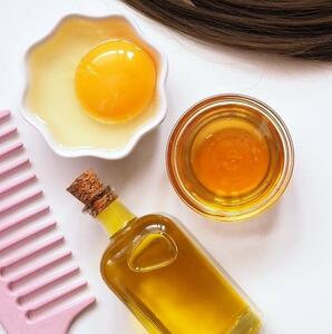 طرز تهیه بهترین ماسک روغن زیتون و تخم‌مرغ برای تقویت مو - سبک ایده آل
